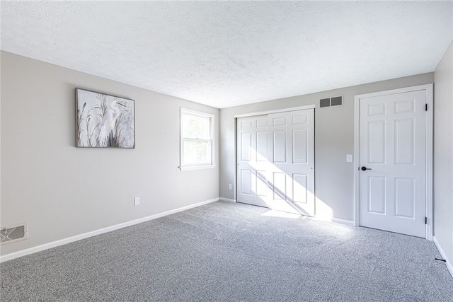 3 Hidden Mdw, Penfield, NY 14526