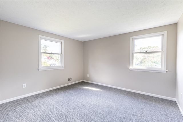 3 Hidden Mdw, Penfield, NY 14526