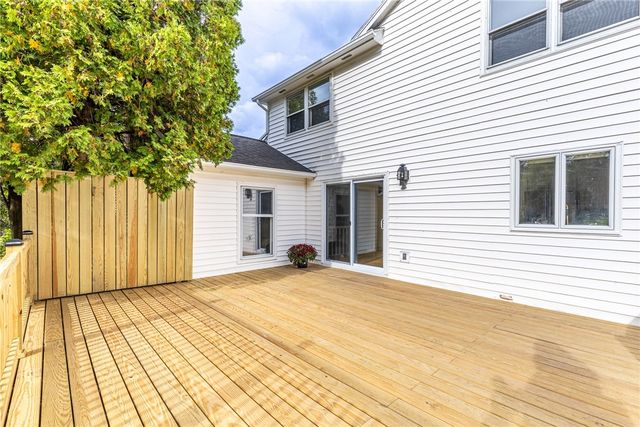 3 Hidden Mdw, Penfield, NY 14526