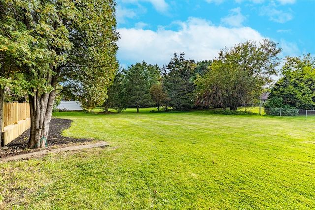 3 Hidden Mdw, Penfield, NY 14526