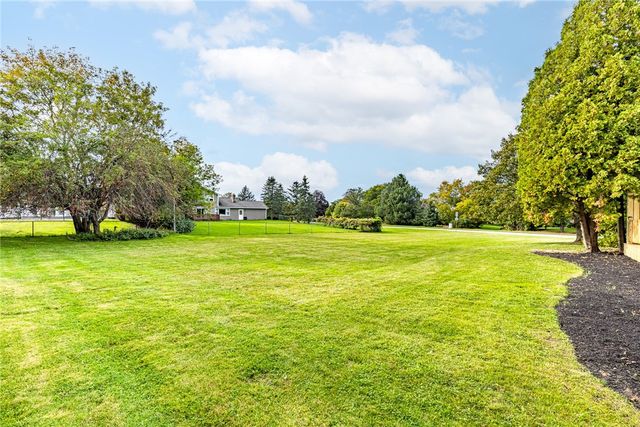 3 Hidden Mdw, Penfield, NY 14526