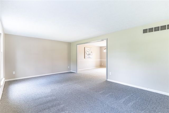 3 Hidden Mdw, Penfield, NY 14526