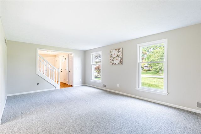 3 Hidden Mdw, Penfield, NY 14526