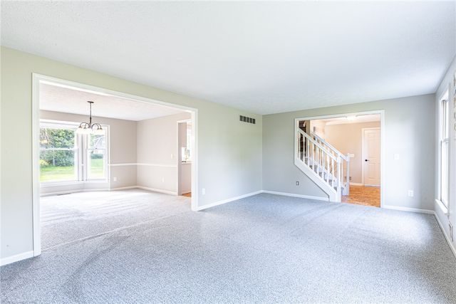3 Hidden Mdw, Penfield, NY 14526