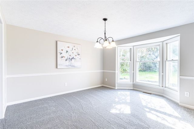 3 Hidden Mdw, Penfield, NY 14526