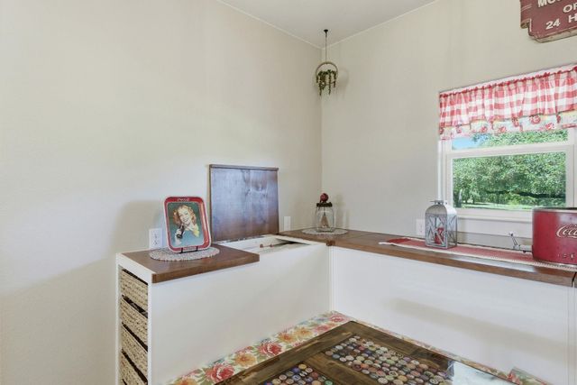 450 County Road 204, Liberty Hill, TX 78642