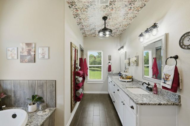 450 County Road 204, Liberty Hill, TX 78642