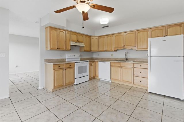 526 HEATHERTON VILLAGE, Altamonte Springs, FL 32714