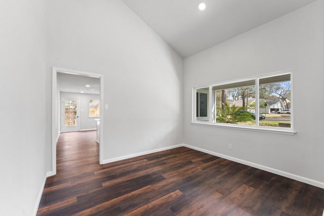 2 Dewthread Court, The Woodlands, TX 77380
