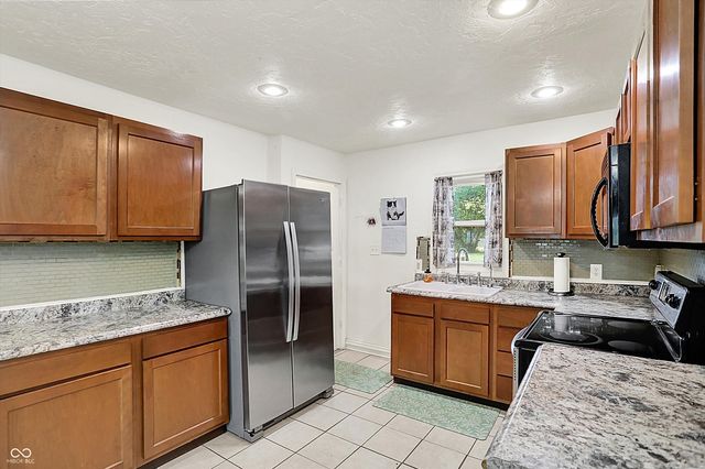 4896 W State Road 32, Anderson, IN 46011