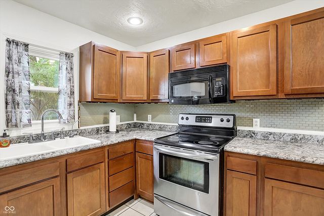 4896 W State Road 32, Anderson, IN 46011