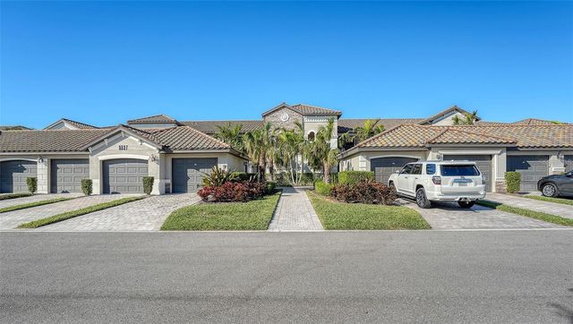 5537 PALMER CIRCLE 201, Bradenton, FL 34211