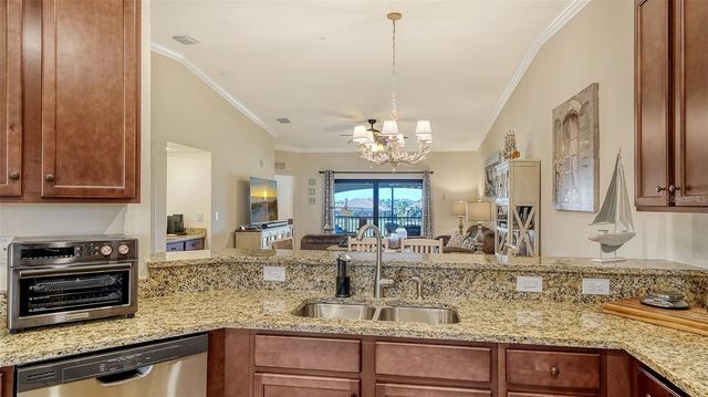 5537 PALMER CIRCLE 201, Bradenton, FL 34211