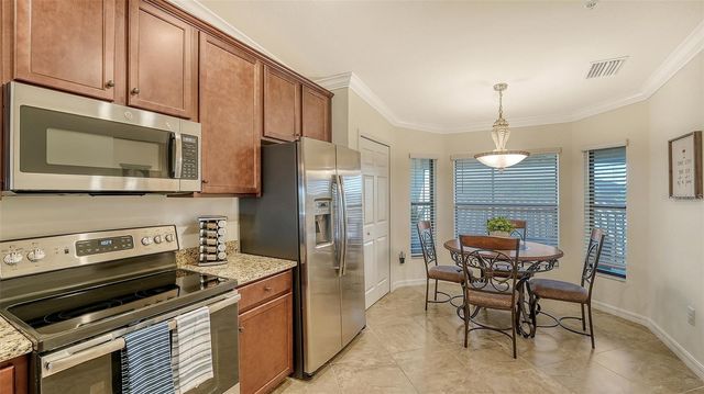 5537 PALMER CIRCLE 201, Bradenton, FL 34211
