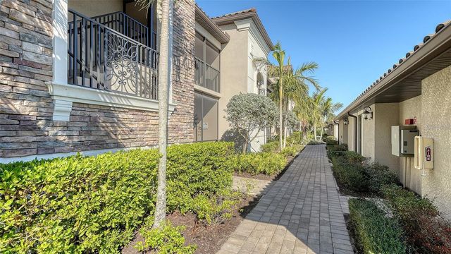 5537 PALMER CIRCLE 201, Bradenton, FL 34211