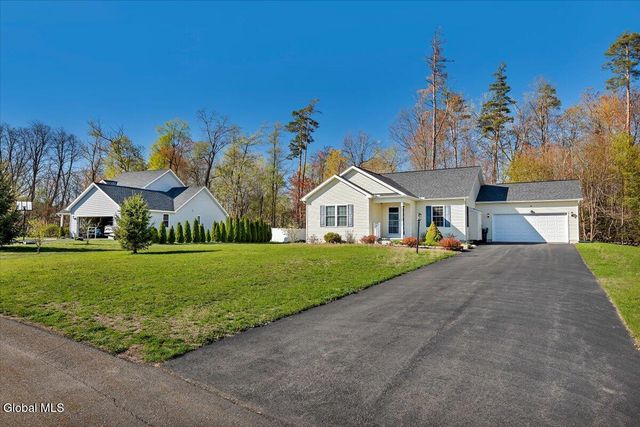 18 Kelly Lane, Halfmoon, NY 12065