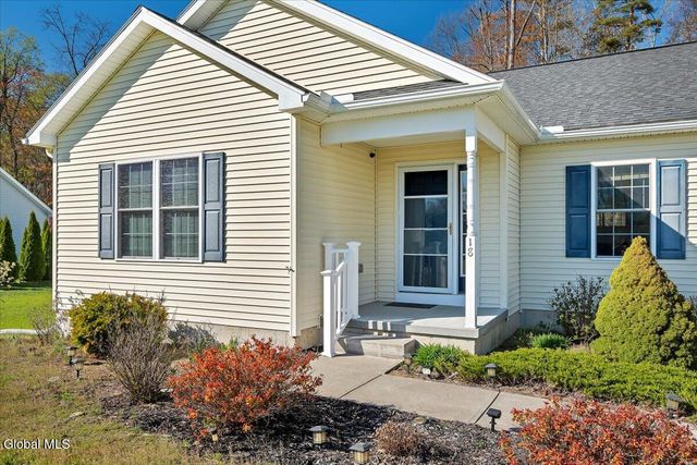 18 Kelly Lane, Halfmoon, NY 12065