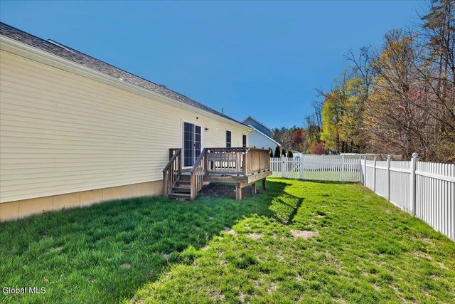 18 Kelly Lane, Halfmoon, NY 12065