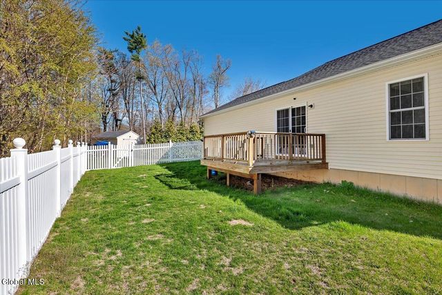 18 Kelly Lane, Halfmoon, NY 12065