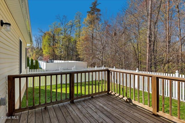 18 Kelly Lane, Halfmoon, NY 12065