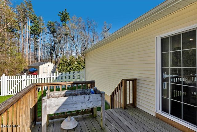 18 Kelly Lane, Halfmoon, NY 12065