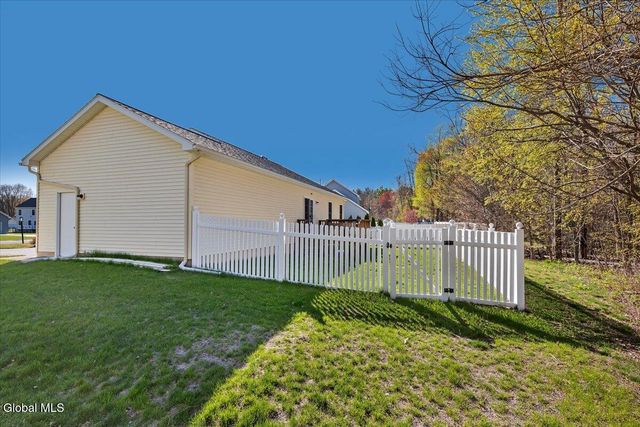 18 Kelly Lane, Halfmoon, NY 12065