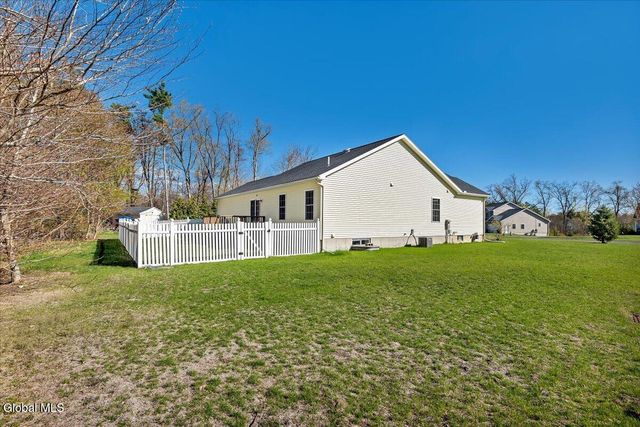 18 Kelly Lane, Halfmoon, NY 12065