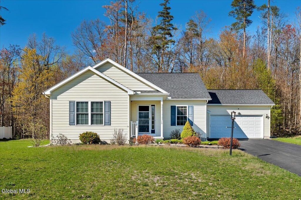 18 Kelly Lane, Halfmoon, NY 12065