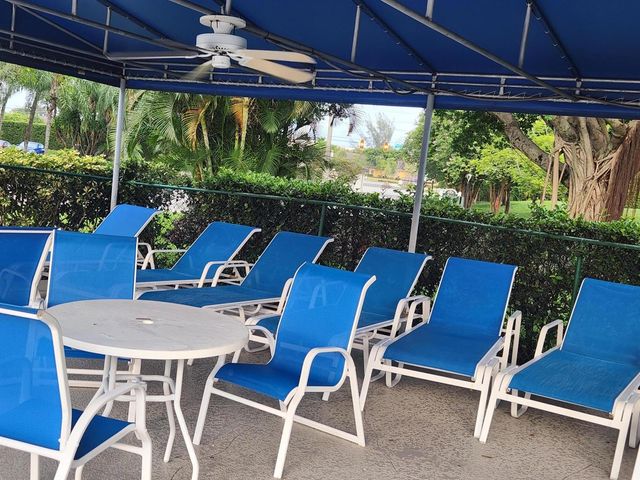 811 S Hollybrook Drive S 206, Pembroke Pines, FL 33025