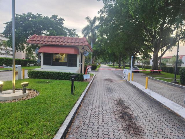 811 S Hollybrook Drive S 206, Pembroke Pines, FL 33025