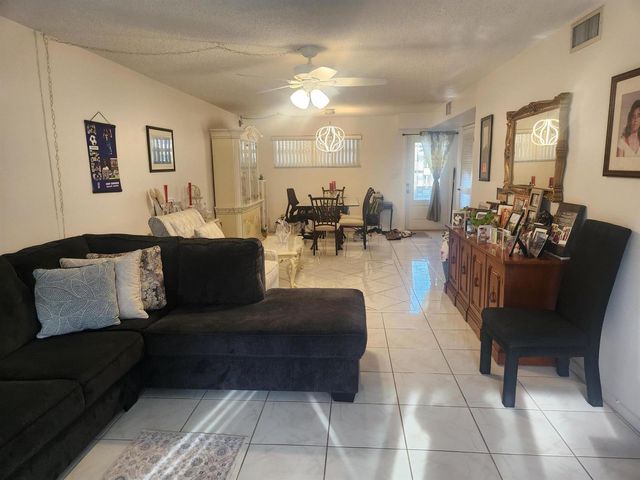811 S Hollybrook Drive S 206, Pembroke Pines, FL 33025