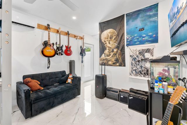 5800 SW 19TH Street, Plantation, FL 33317
