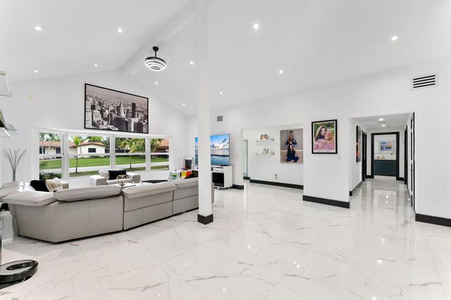 5800 SW 19TH Street, Plantation, FL 33317