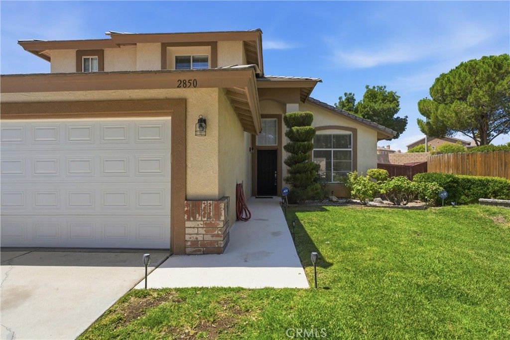 Image 2 of property listing at 2850 Minford Street, Lancaster, CA 93536
