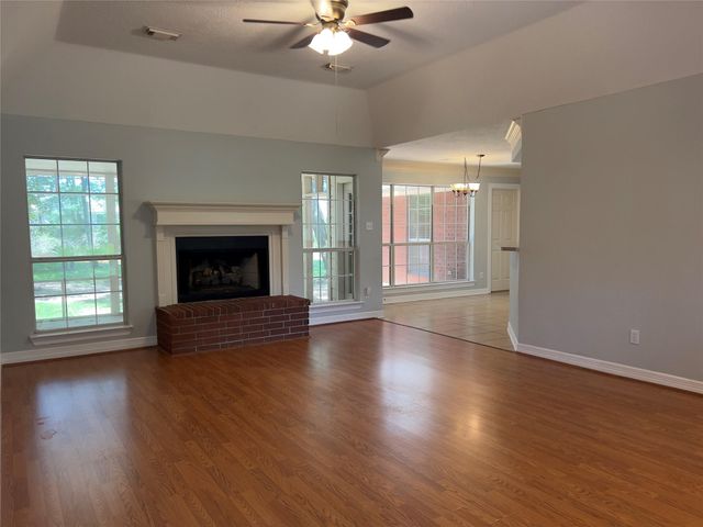1800 Carriage Run W Run W, Conroe, TX 77384