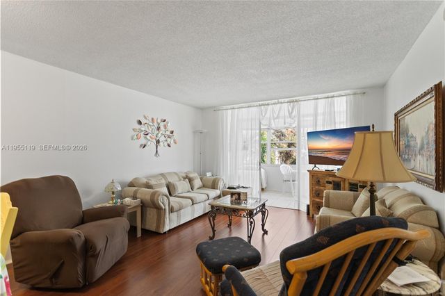 2998 NW 48th Terrace 424, Lauderdale Lakes, FL 33313