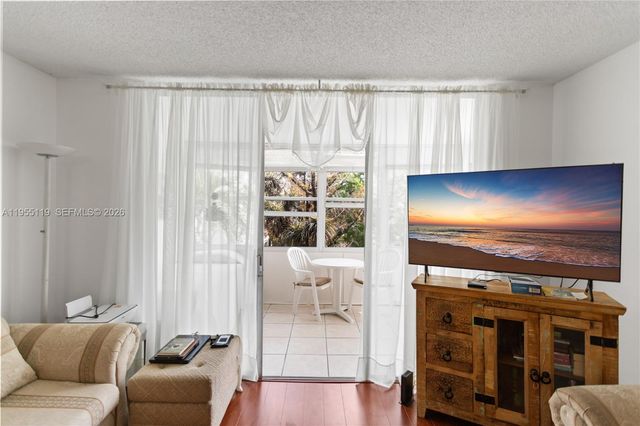 2998 NW 48th Terrace 424, Lauderdale Lakes, FL 33313