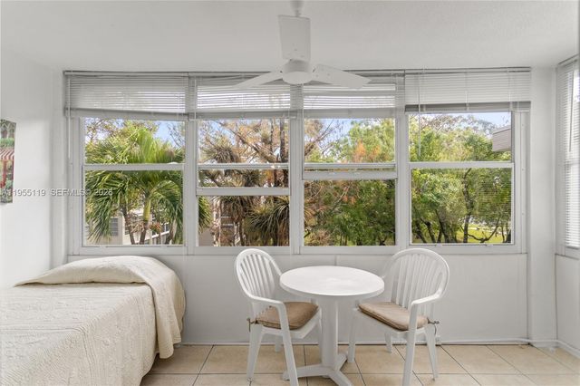 2998 NW 48th Terrace 424, Lauderdale Lakes, FL 33313