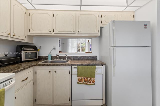 2998 NW 48th Terrace 424, Lauderdale Lakes, FL 33313