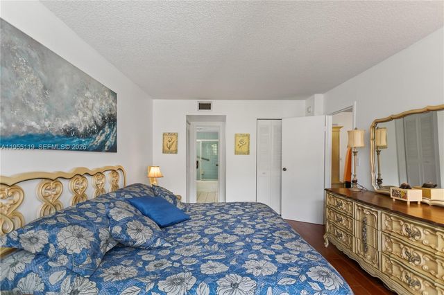 2998 NW 48th Terrace 424, Lauderdale Lakes, FL 33313