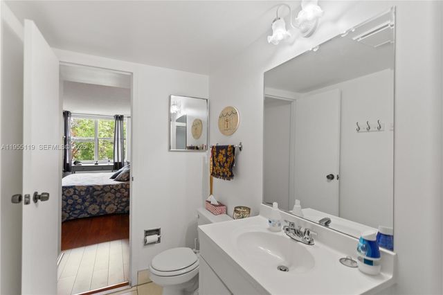 2998 NW 48th Terrace 424, Lauderdale Lakes, FL 33313