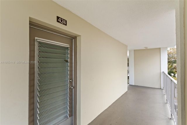 2998 NW 48th Terrace 424, Lauderdale Lakes, FL 33313