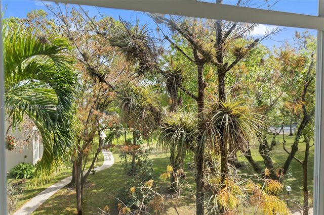 2998 NW 48th Terrace 424, Lauderdale Lakes, FL 33313