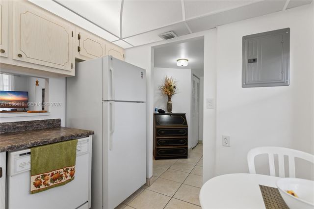 2998 NW 48th Terrace 424, Lauderdale Lakes, FL 33313
