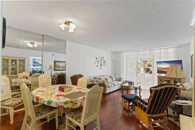 2998 NW 48th Terrace 424, Lauderdale Lakes, FL 33313