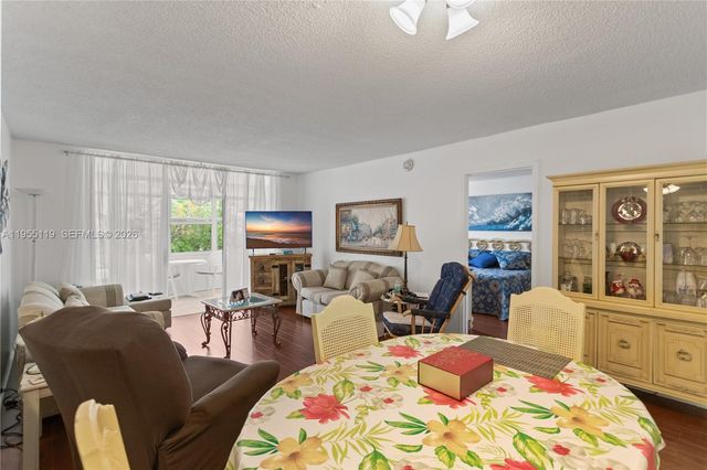 2998 NW 48th Terrace 424, Lauderdale Lakes, FL 33313