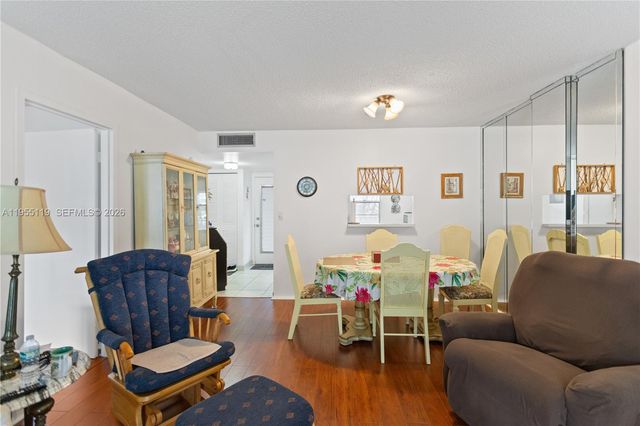 2998 NW 48th Terrace 424, Lauderdale Lakes, FL 33313