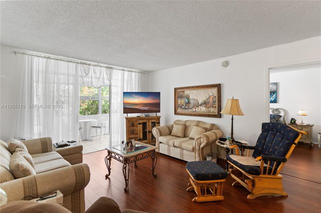 2998 NW 48th Terrace 424, Lauderdale Lakes, FL 33313