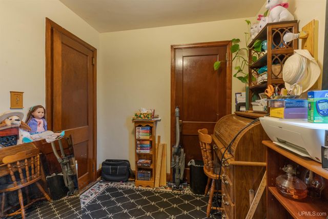 714 N 7th Avenue, Iron River, MI 49935