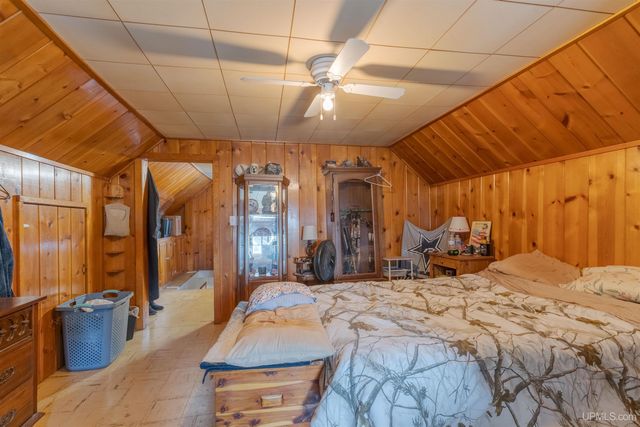 714 N 7th Avenue, Iron River, MI 49935